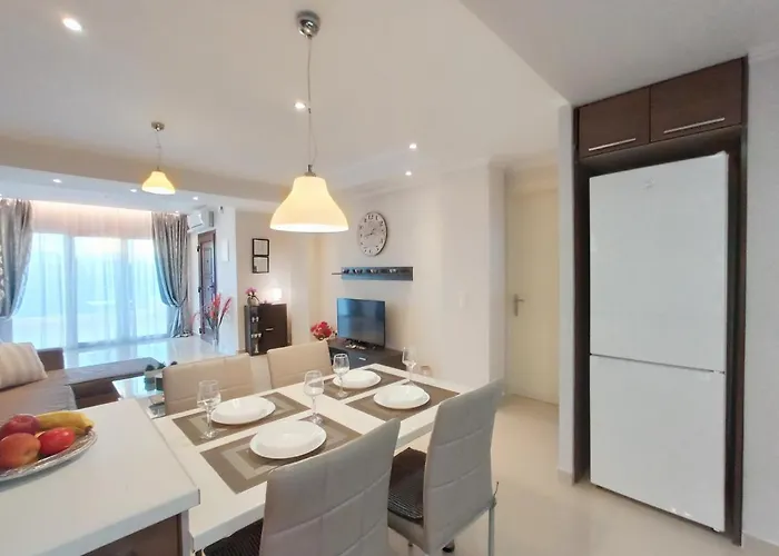 Hébergement de vacances Sunshine 2 With Sea View *